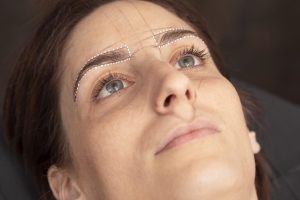 قرینه سازی ابرو